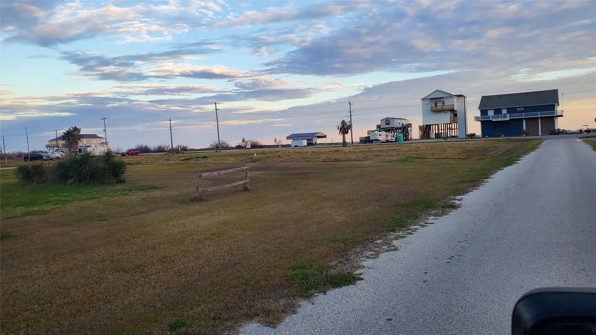 1221 Rollover Circle, Gilchrist, TX 77617 - #1