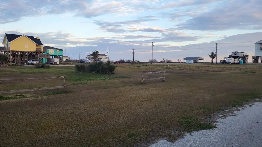 1221 Rollover Circle, Gilchrist, TX 77617 - #3