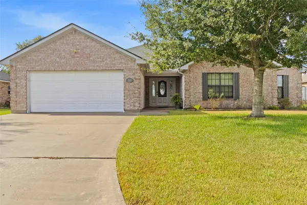 311 Sam Houston Drive, El Campo, TX 77437