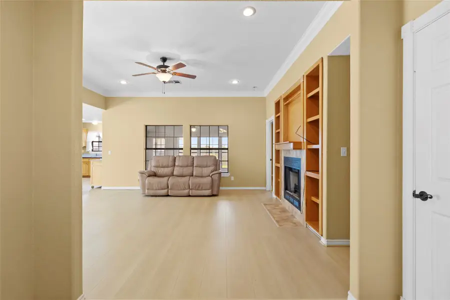 311 Sam Houston Drive, El Campo, TX 77437 - #2