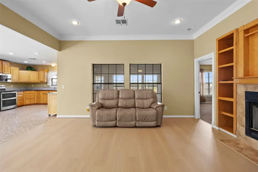 311 Sam Houston Drive, El Campo, TX 77437 - #3