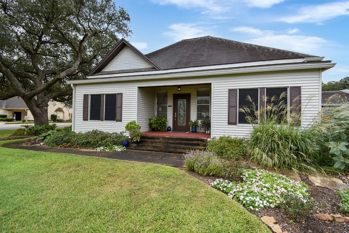 401 Fahrenthold Street, El Campo, TX 77437 - #1
