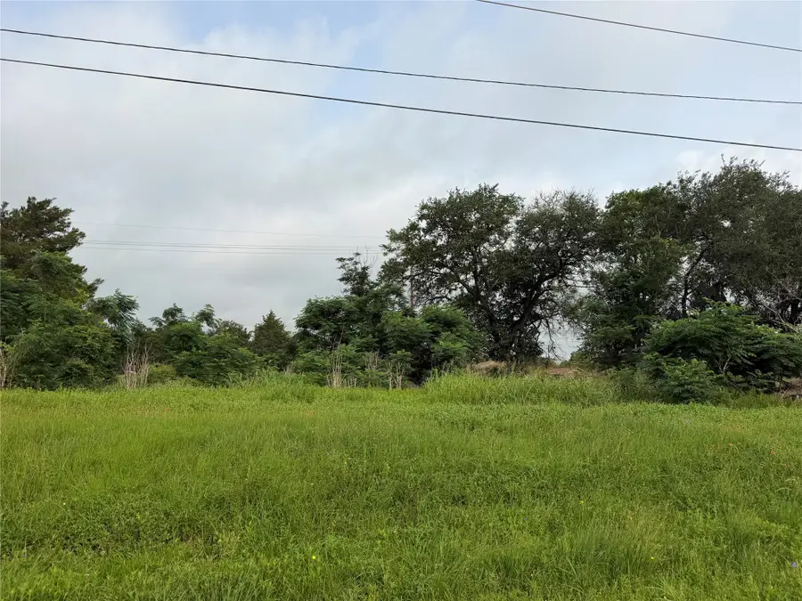 2702 14th, Hempstead, TX 77445 - #2