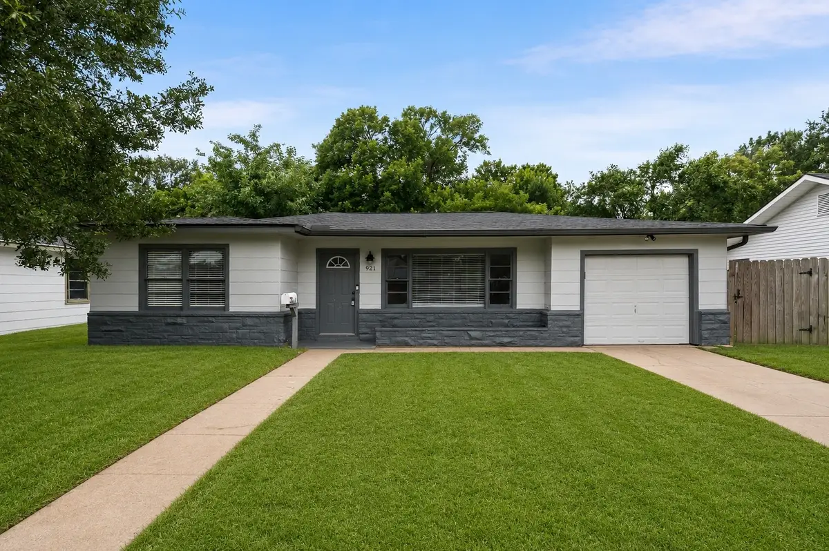 921 22nd Avenue N, Texas City, TX 77590 - #1