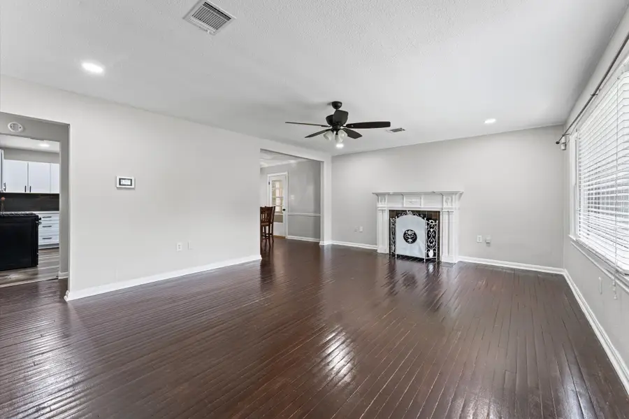 921 22nd Avenue N, Texas City, TX 77590 - #3