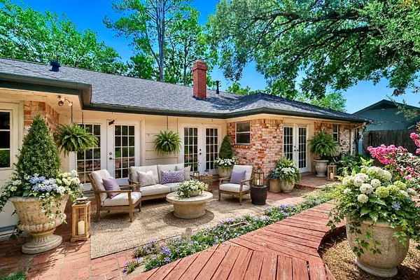 1919 Stebbins Drive, Houston, TX 77043