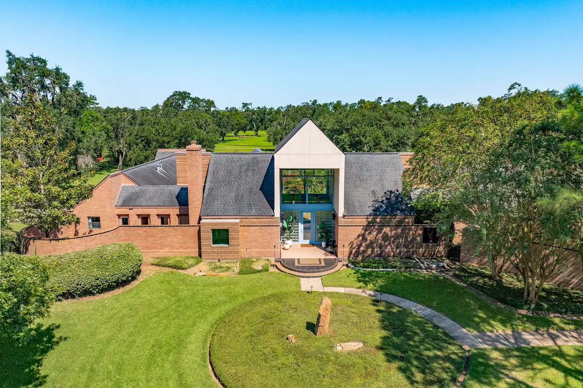 2 Lakewood Lane, Lake Jackson, TX 77566 - Image #1