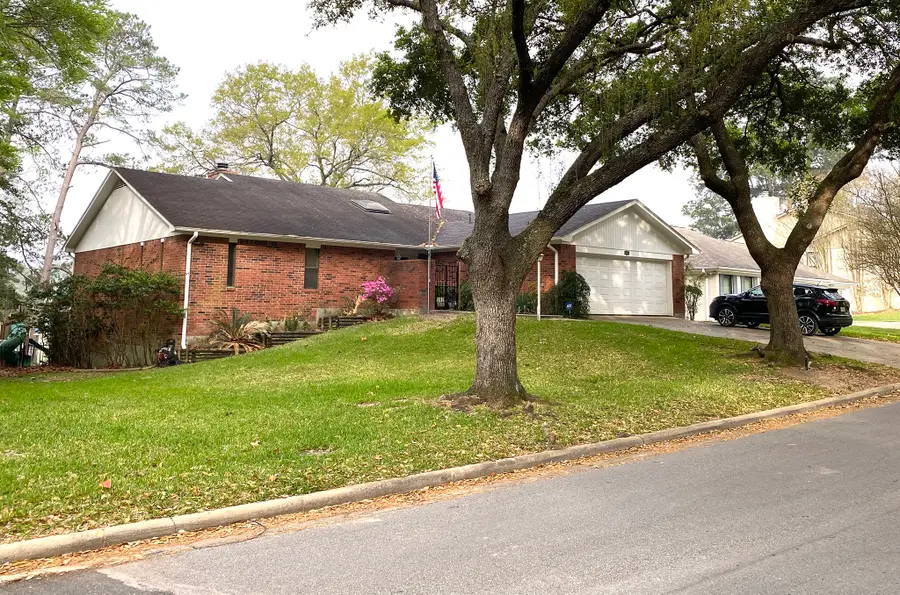 812 Broadmoor Drive, Huntsville, TX 77340 - #2