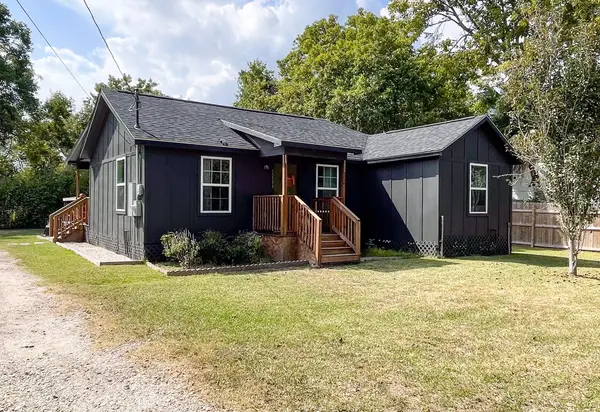 15511 Highway 6, Santa Fe, TX 77517