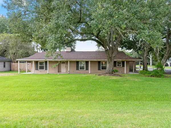 900 6th Street, Bay City, TX 77414