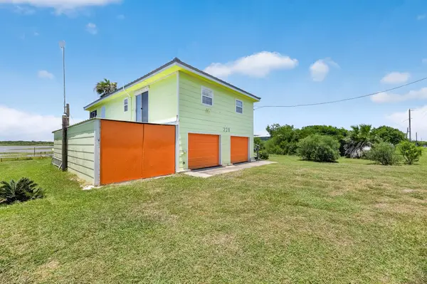 228 Speckled Trout Loop, Palacios, TX 77465