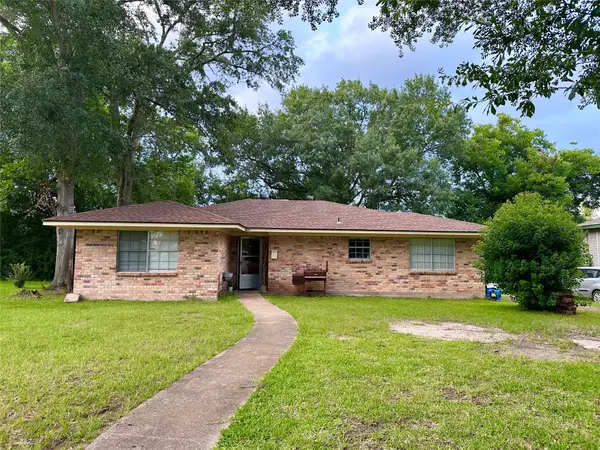213 E Rhodes Avenue, Lufkin, TX 75901
