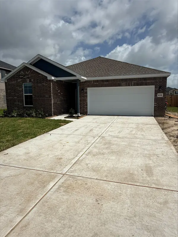 8207 Coral Drive, Texas City, TX 77591