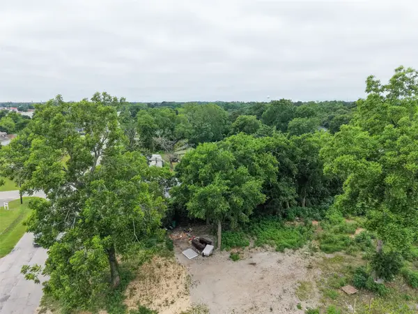 305 N Thomason Street, Willis, TX 77378