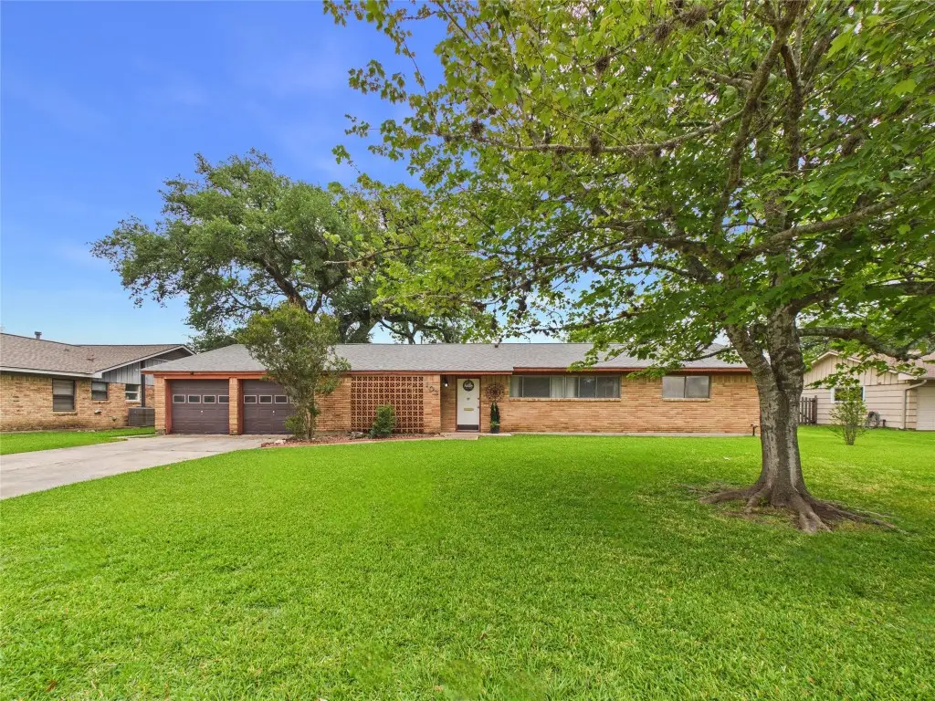 103 Ligustrum Street, Lake Jackson, TX 77566 - #1