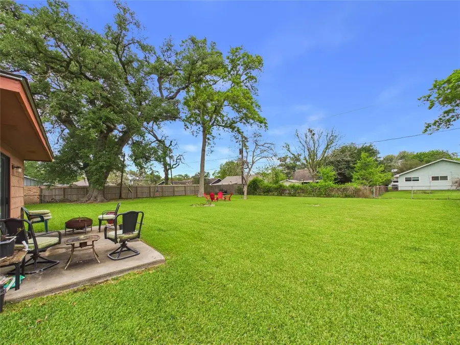 103 Ligustrum Street, Lake Jackson, TX 77566 - #2