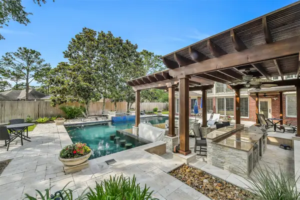 210 Trail Bend Lane, Friendswood, TX 77546