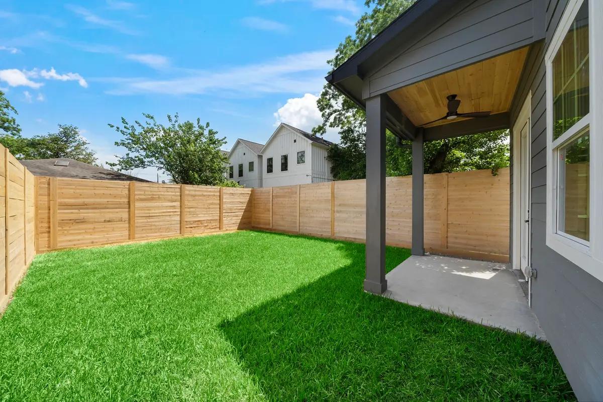 1305 Amundsen St N, Houston, TX 77009 - Image #1