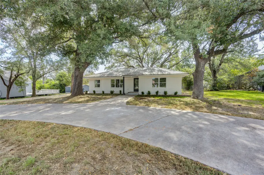 713 S Holland Street, Bellville, TX 77418 - #2