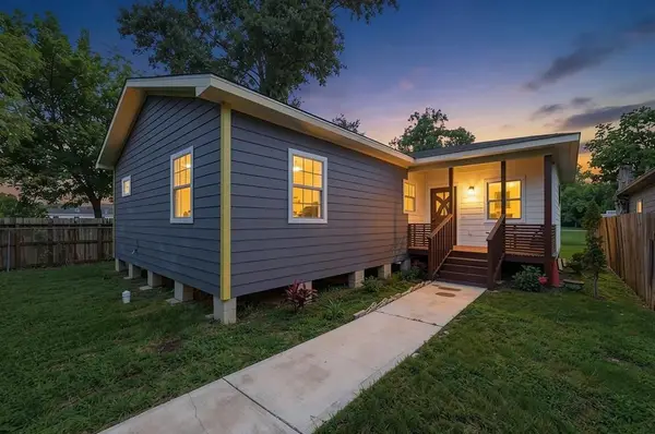 6731 Couch Street, Houston, TX 77091