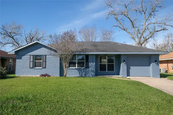 110 S Magnolia Street, Lake Jackson, TX 77566