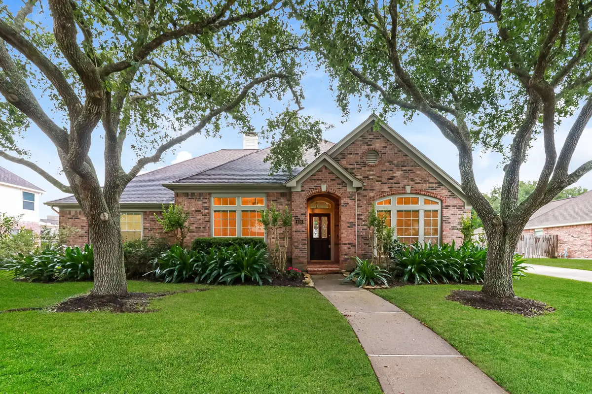 405 Meadow Bend Drive, Friendswood, TX 77546 - #1