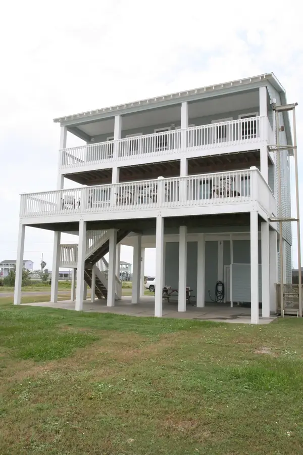 1355 Keith Avenue, Gilchrist, TX 77617