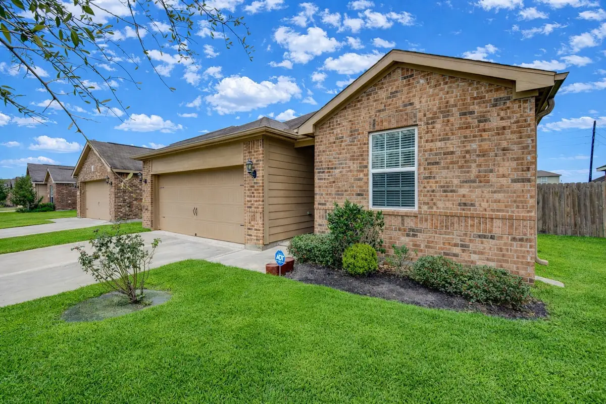 9443 Sky Blue Drive, Rosharon, TX 77583 - Image #1