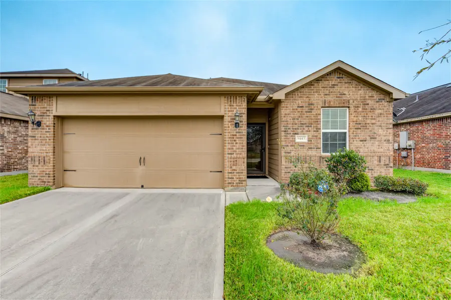 9443 Sky Blue Drive, Rosharon, TX 77583 - Image #2