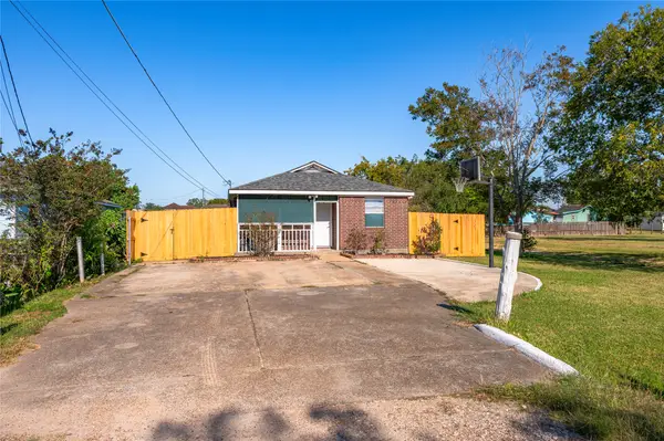 2713 Avenue C, Dickinson, TX 77539