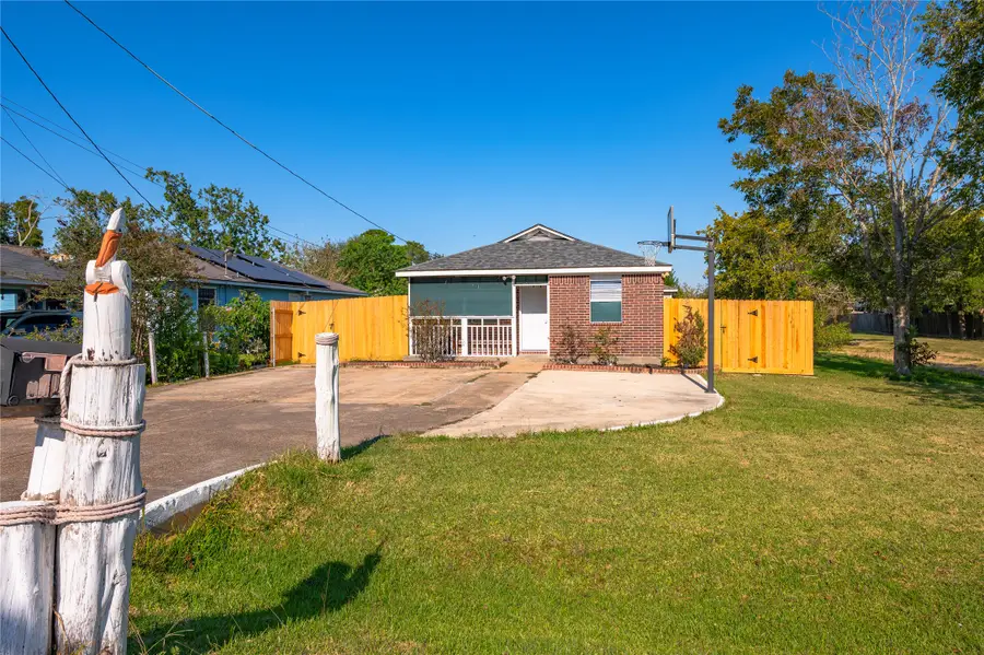 2713 Avenue C, Dickinson, TX 77539 - #2