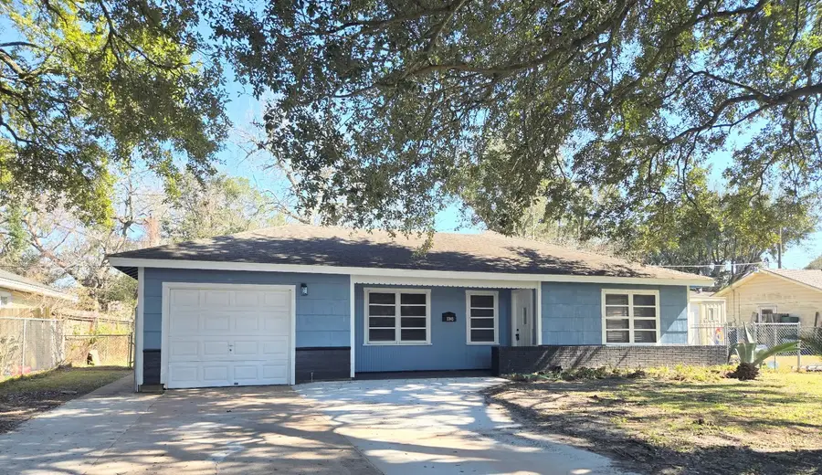 1103 W Camp Circle, La Marque, TX 77568 - #2