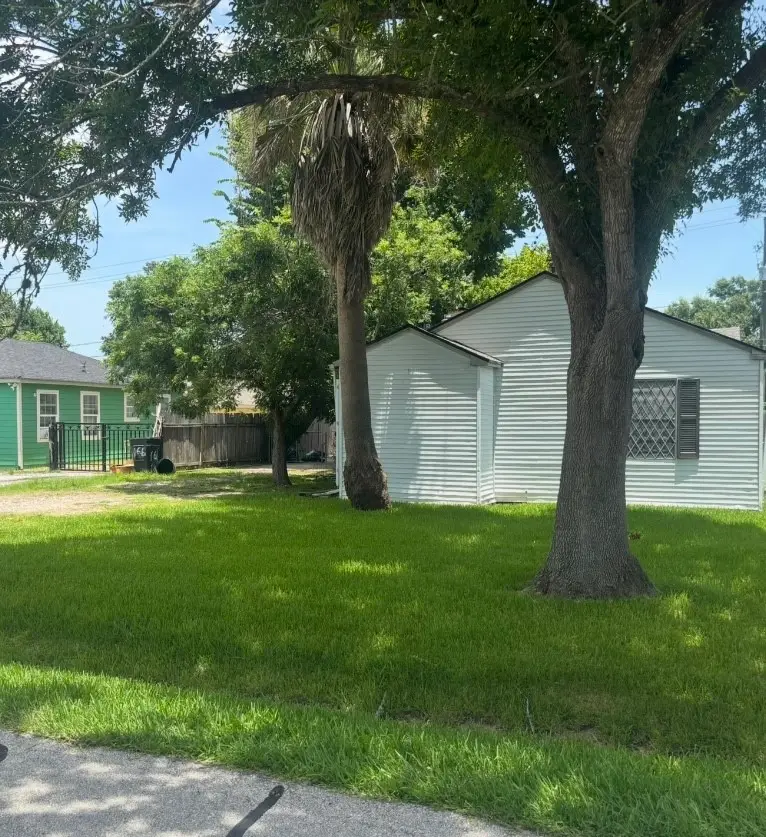 417 S Kansas Street, La Porte, TX 77571 - #3