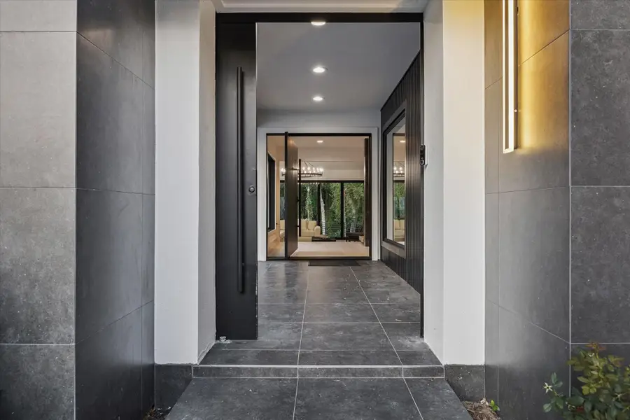 203 Cove Creek Lane, Houston, TX 77042 - Image #3