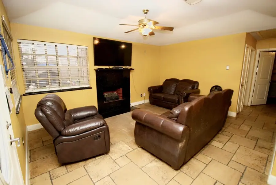 8610 Crystal Cove Court, Houston, TX 77044 - Image #3