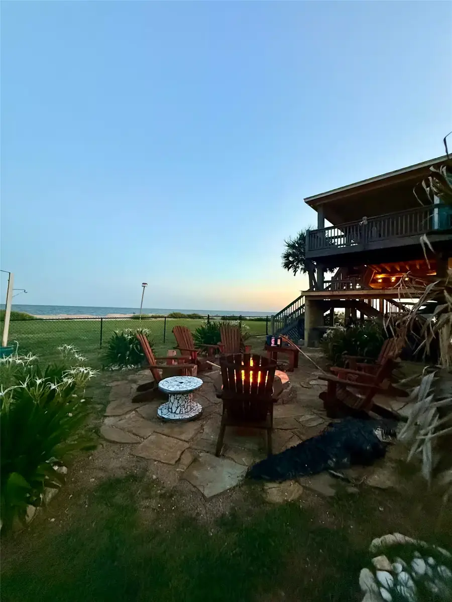 986 Dolly Street, Gilchrist, TX 77617 - #2