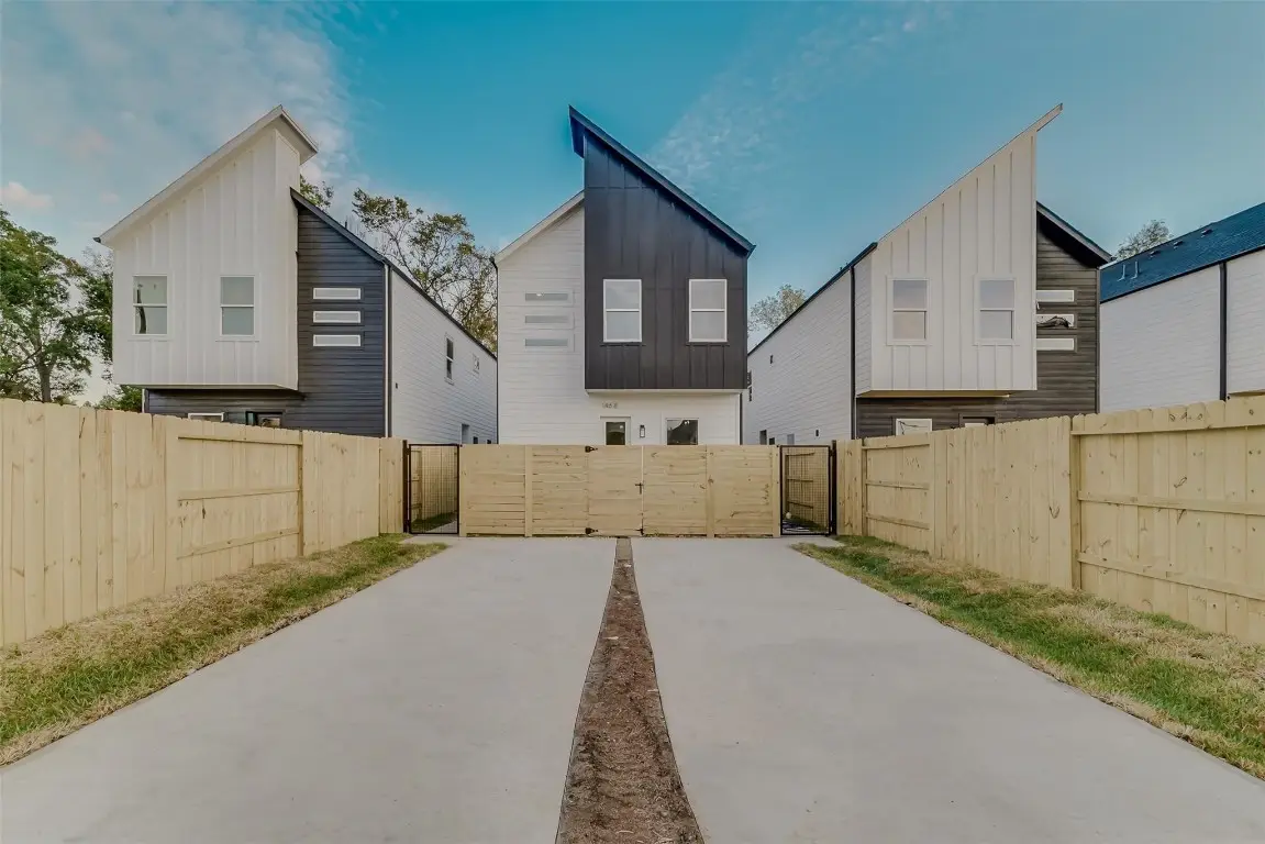 9435 Pembrook St, Houston, TX 77016 - #1