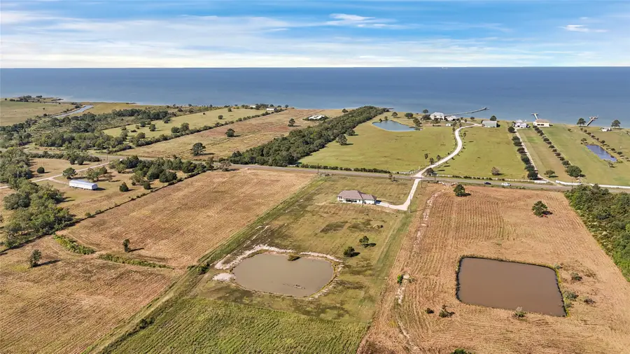 2256 W Bayshore Road, Anahuac, TX 77514 - #3