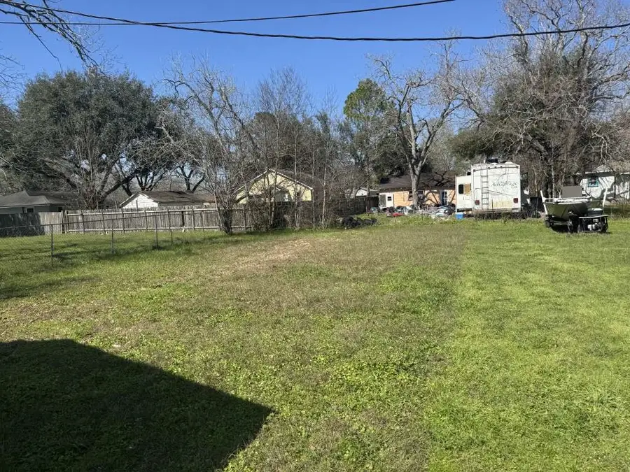 805 E Calhoun Street, El Campo, TX 77437 - Image #3