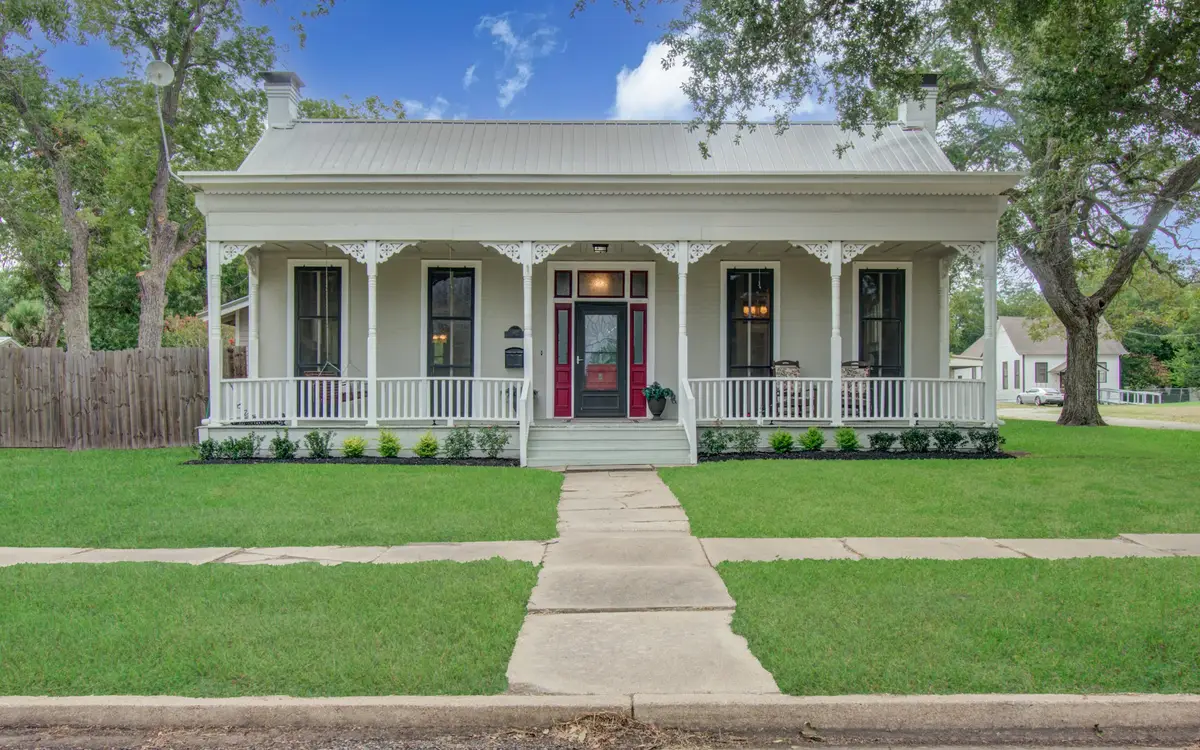 502 S College Street, Weimar, TX 78962 - #1
