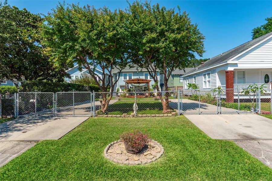 4412 Avenue R 1/2, Galveston, TX 77550 - Image #3
