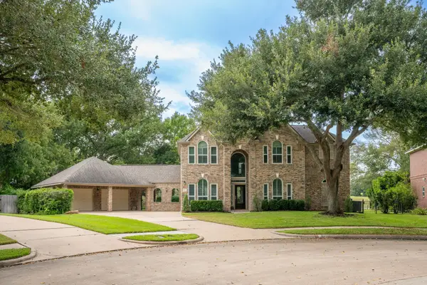 2137 S Pecan Trail Drive, Richmond, TX 77406