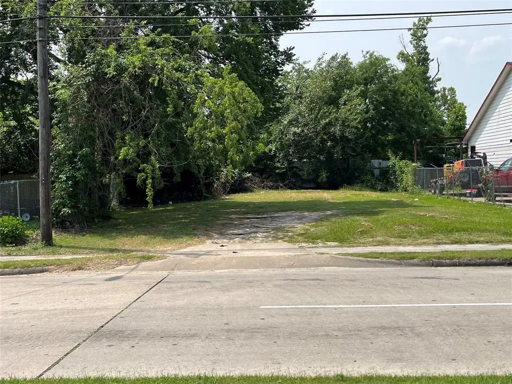 1207 S Victory Drive, Houston, TX 77088 - Image #1