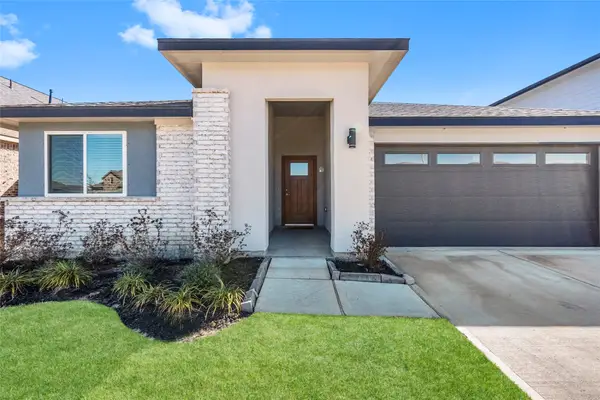 13220 Lago Acero Lane, Texas City, TX 77568