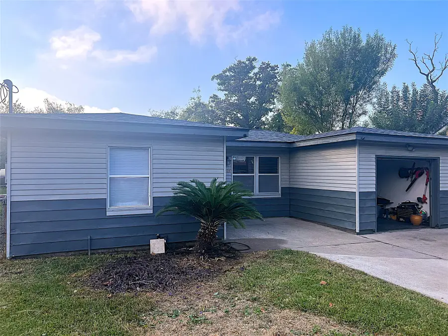 205 N Logan Street, Texas City, TX 77590 - Image #2