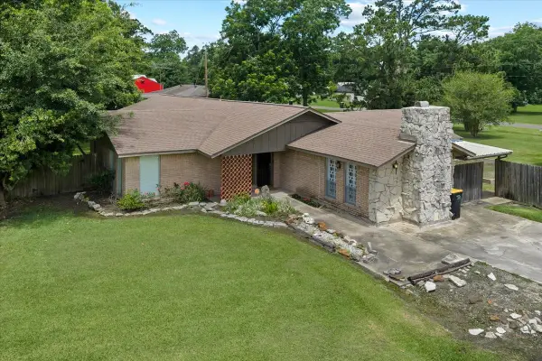 1404 S Main Street, Anahuac, TX 77514