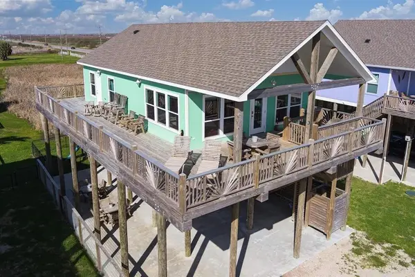 985 Gordon Drive, Gilchrist, TX 77617