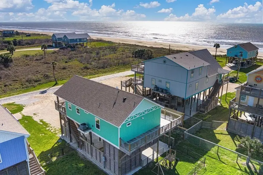 985 Gordon Drive, Gilchrist, TX 77617 - Image #2