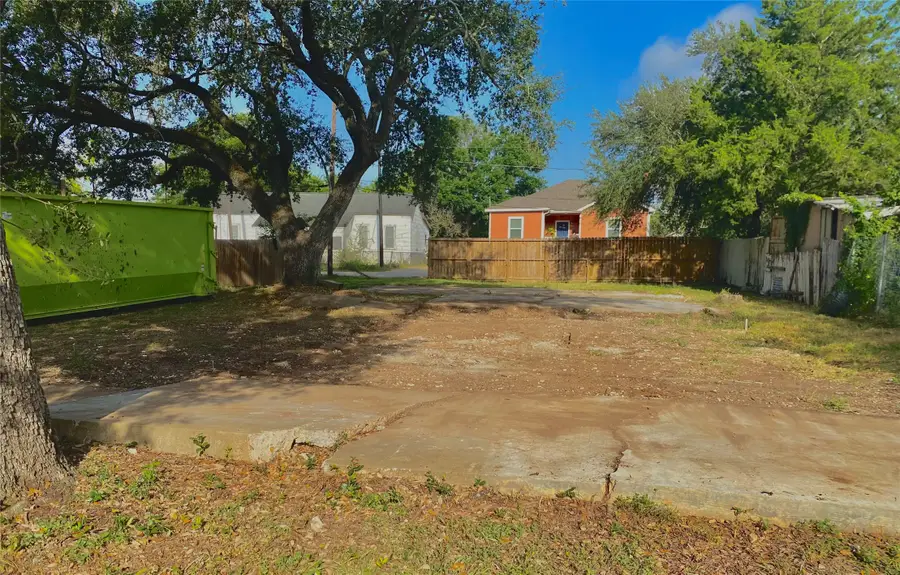 608 S East Avenue, Wharton, TX 77488 - #3