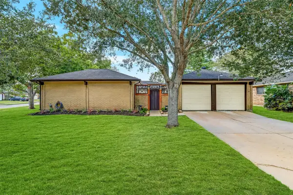 419 Broadmoor Street, Friendswood, TX 77546